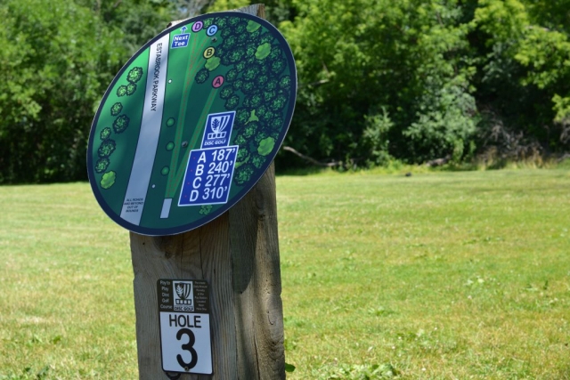 A guide to hole 3 at the Estabrook Park Disc Golf Course
